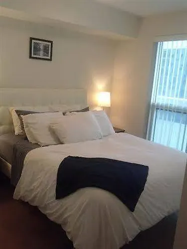 شقة E.S.I Furnished Suites At Fly Condos تورونتو