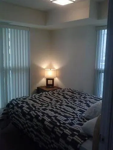 E.S.I Furnished Suites At Fly Condos تورونتو 0*,