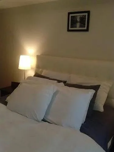 E.S.I Furnished Suites At Fly Condos Toronto Apartment